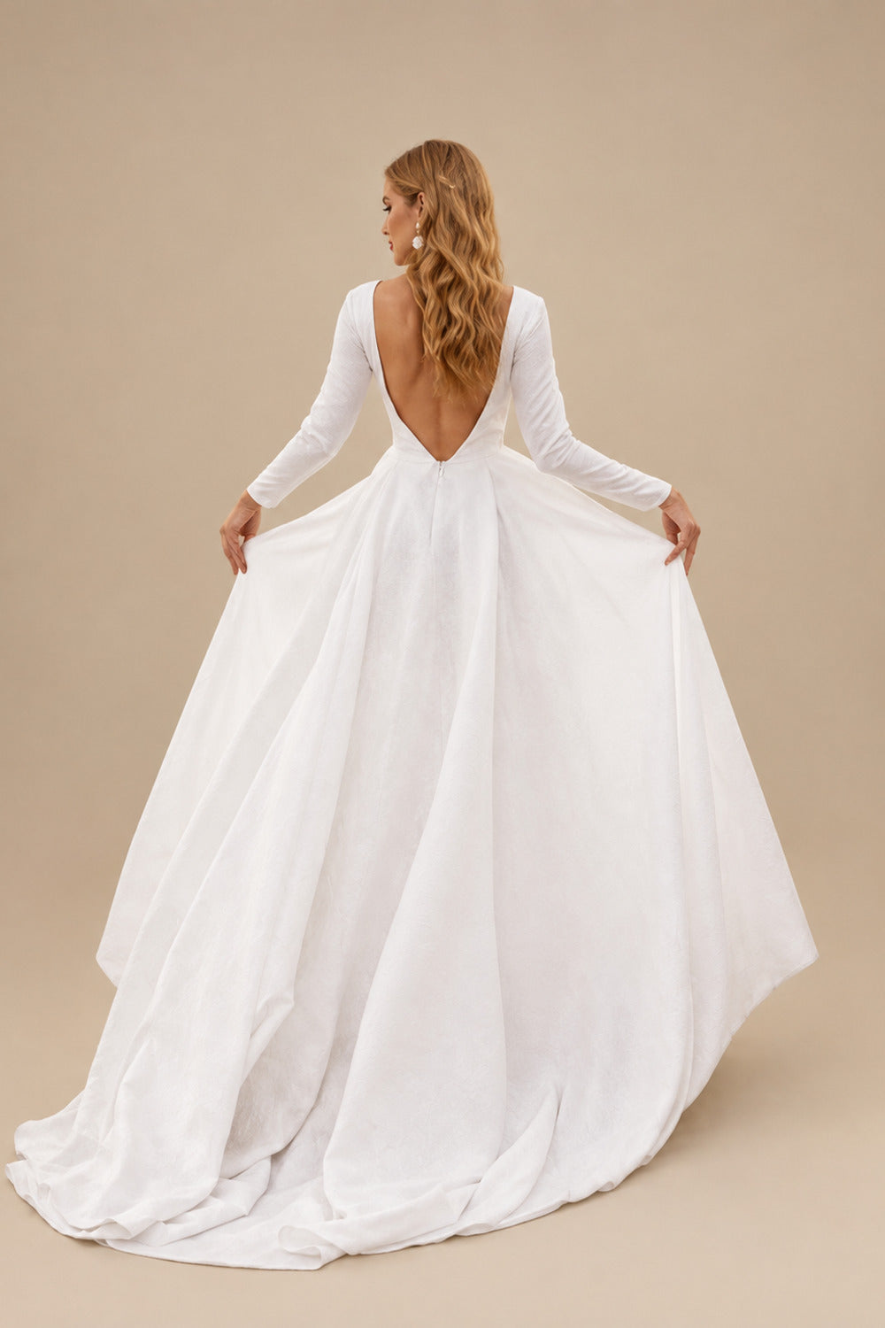 Rutipo White A-Line Scoop Neck Long Sleeves Satin Sweep Train Wedding Dress