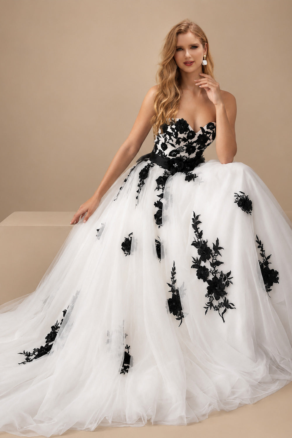 Rutipo As Picture Black And White Wedding Dresses With Ball Gown Strapless Lace Sash Bridal Dresses