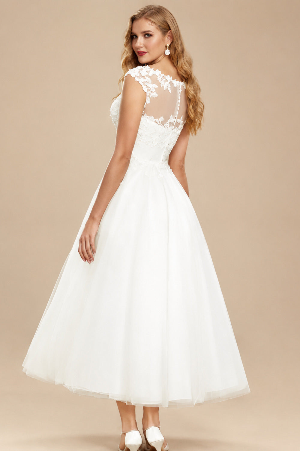 Rutipo Ivory Vintage Short Lace Wedding Dresses With Tea-Length