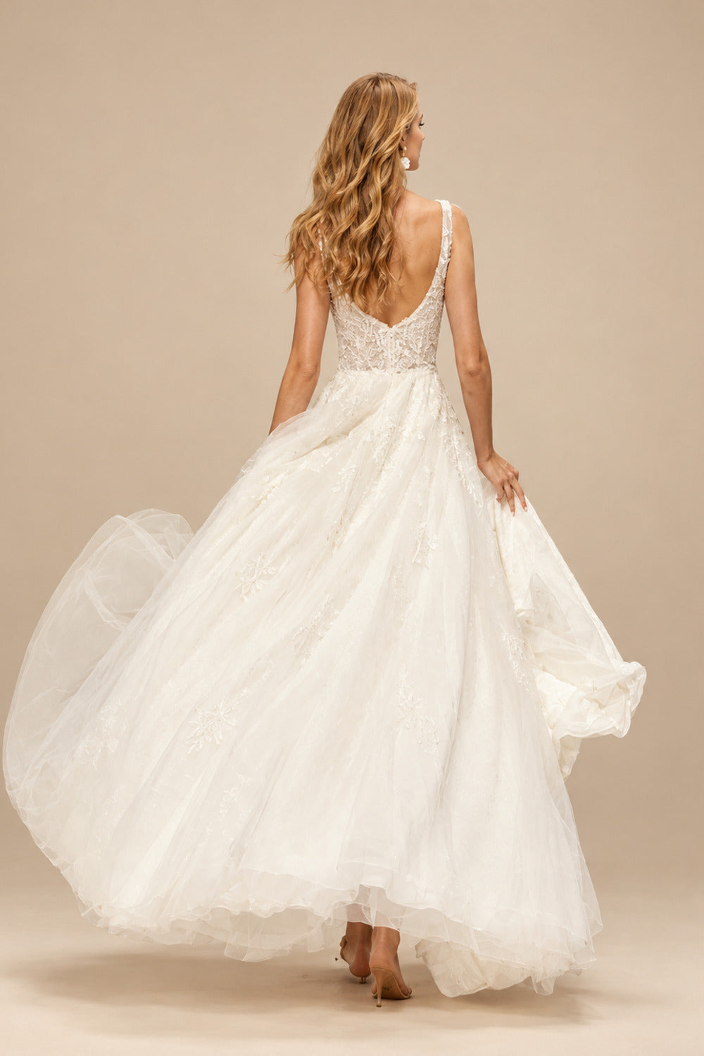 Rutipo Ivory A-Line Square Neckline Sleeveless Tulle Wedding Dresses With Appliques Lace