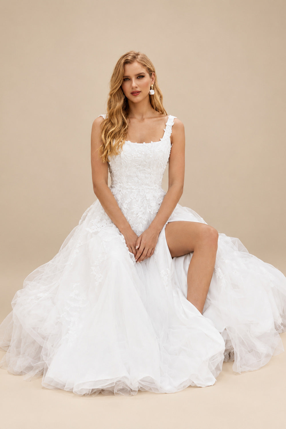Rutipo Ivory A-Line Square Neckline Sleeveless Tulle Wedding Dresses With Appliques Lace