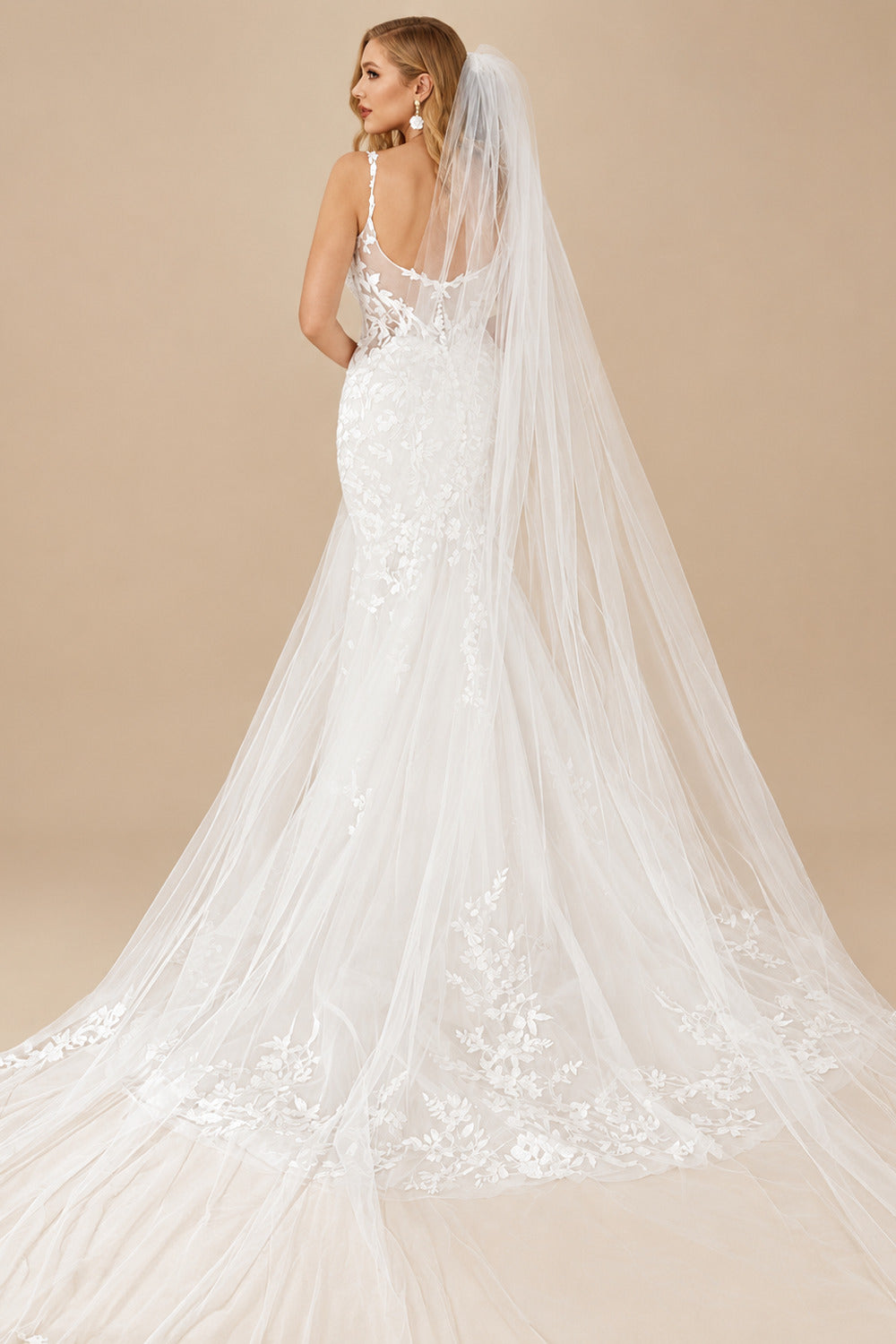 Rutipo Ivory Trumpet/Mermaid V-Neck Sleeveless Lace/Tulle Wedding Dresses With Appliques Lace