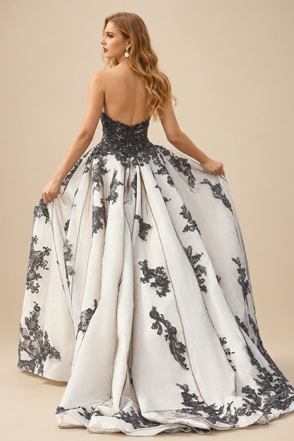 Rutipo Ivory Luxury Ball-Gown Strapless Lace/Tulle Black Wedding Dresses With Appliques Lace