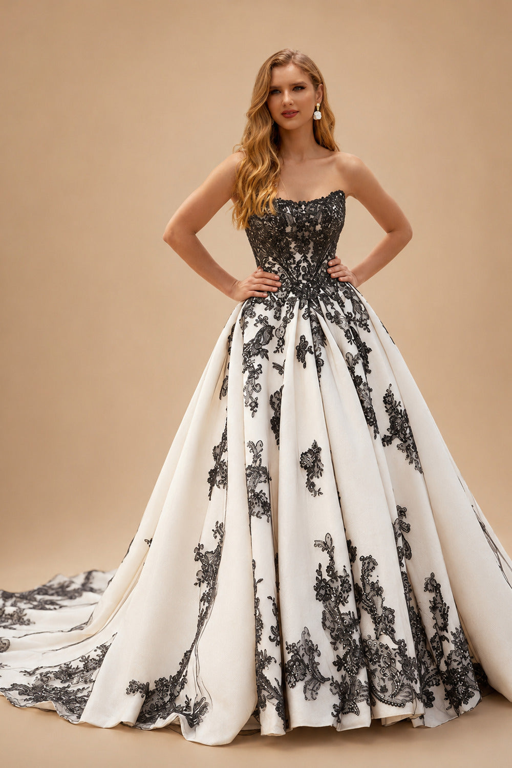 Rutipo Ivory Luxury Ball-Gown Strapless Lace/Tulle Black Wedding Dresses With Appliques Lace
