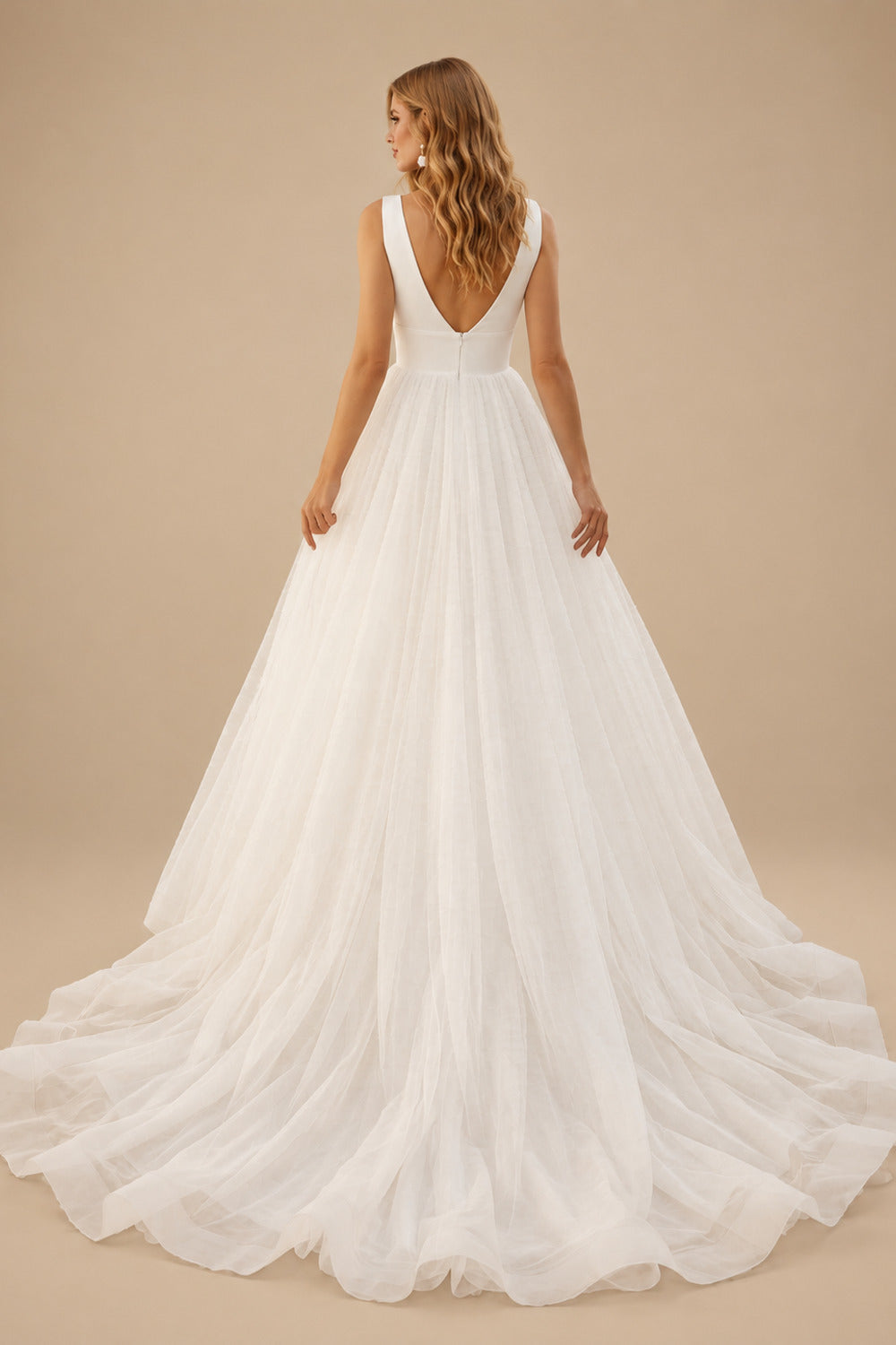 Rutipo Ivory Ball-Gown V-Neck Sleeveless Court Train Elegant Satin/Tulle Wedding Dresses