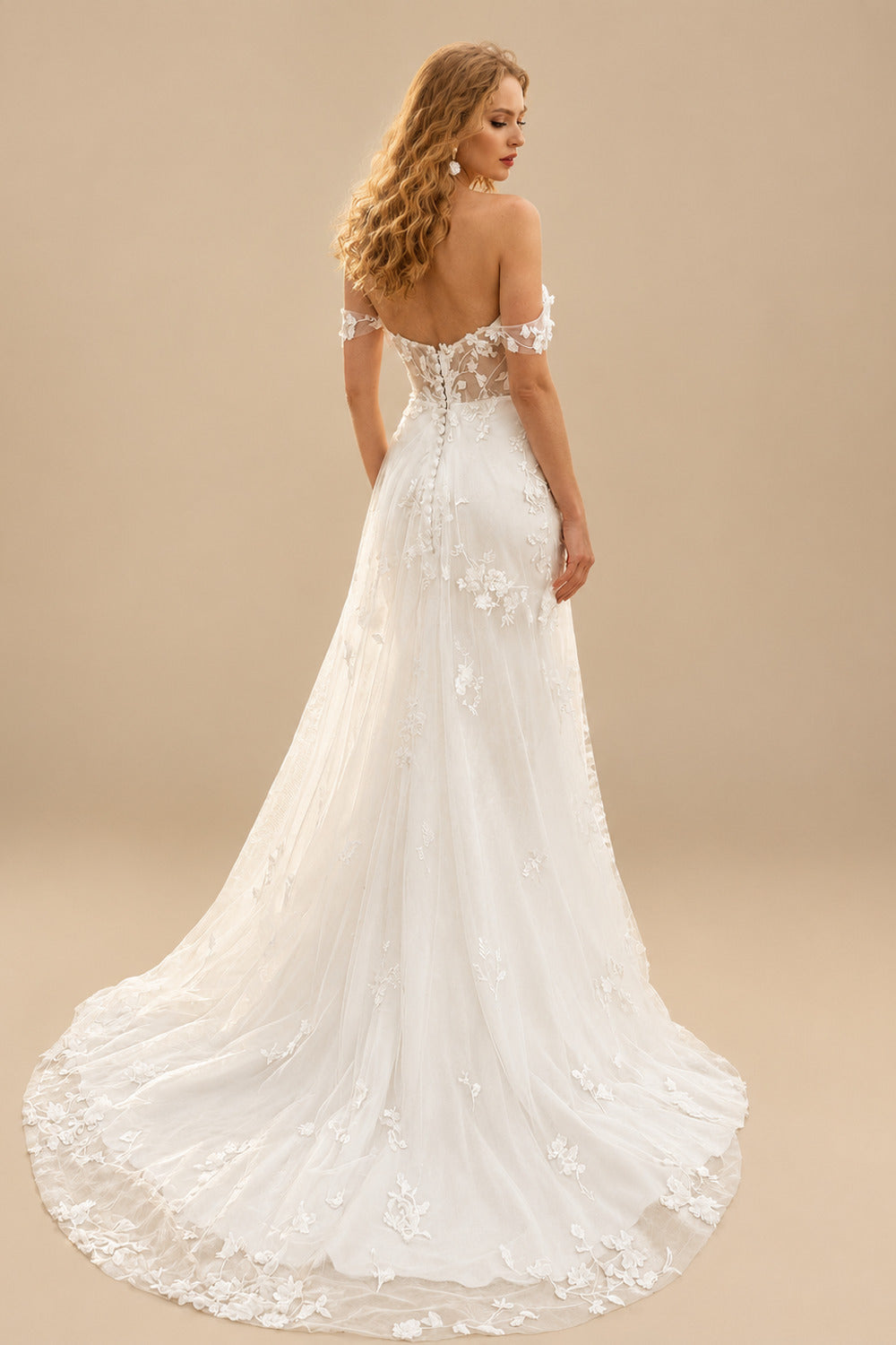 Rutipo Ivory Sheath Sweetheart Long Sleeves Sweep Train Lace/Elastic Satin Wedding Dresses With Lace