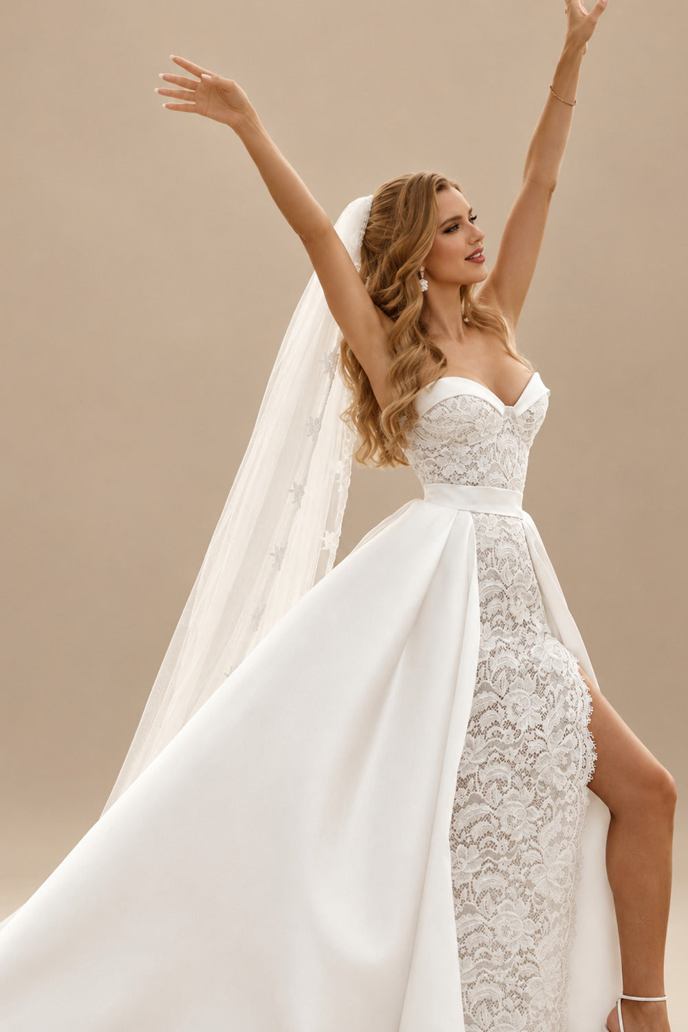 Rutipo Ivory Boho Lace Sweetheart Slit Wedding Dresses With Detachable Train