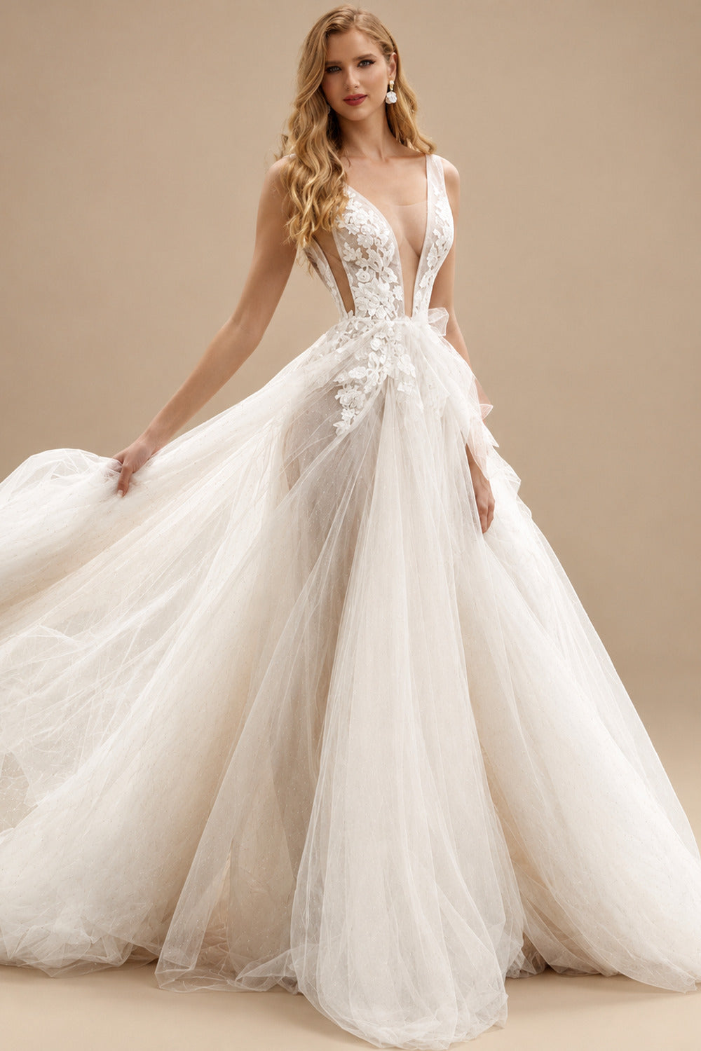 Rutipo Ivory Boho V-Neck Sleeveless Sweep Train Tulle Wedding Dresses With Appliques Lace