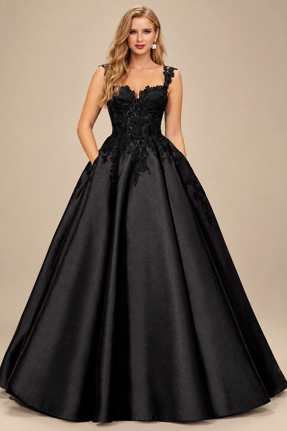 Rutipo Black Ball-Gown Sweetheart Sleeveless Court Train Wedding Dresses With Lace