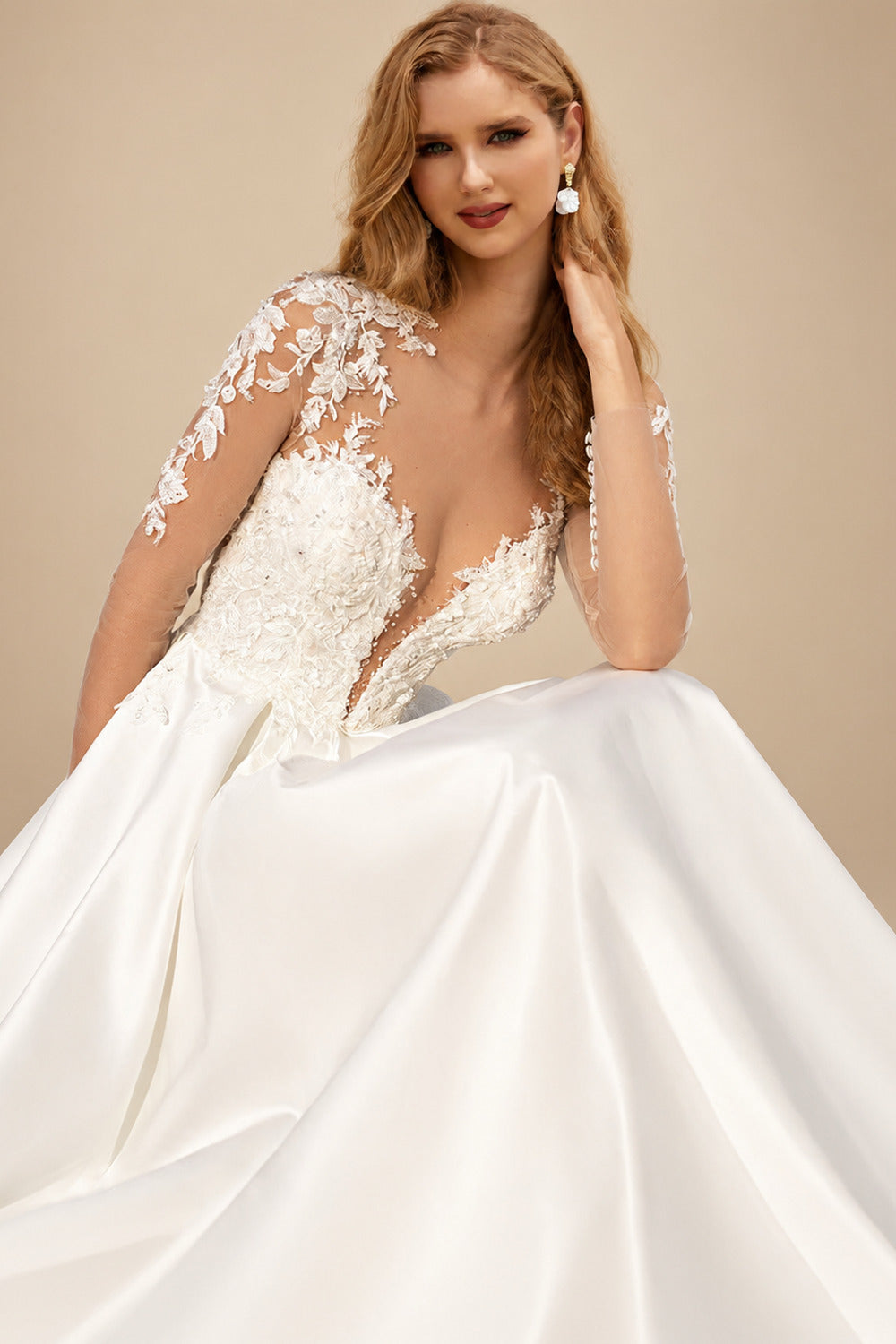 Rutipo Ivory Ball-Gown V-Neck Long Sleeves Satin Wedding Dresses With Appliques Lace