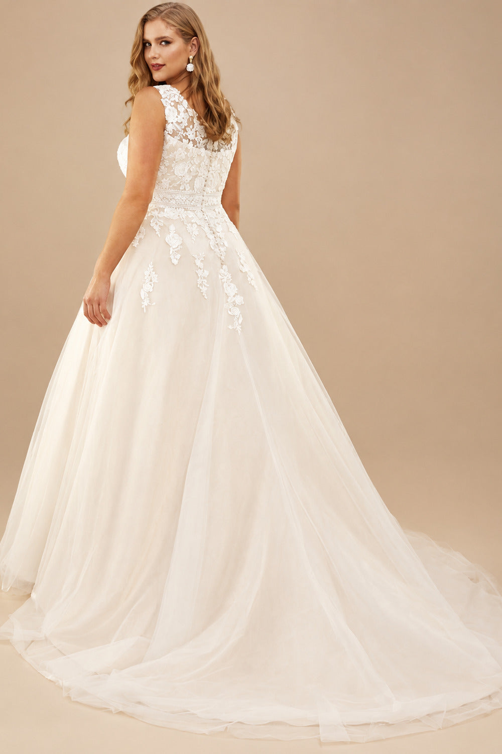 Rutipo Ivory A-Line V-Neck Sleeveless Court Train Lace/Tulle Plus Size Wedding Dresses