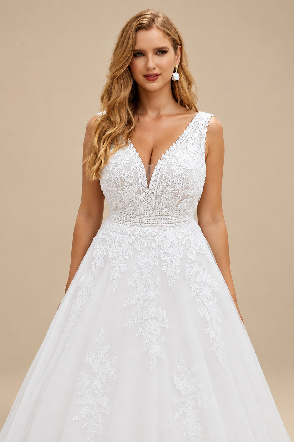 Rutipo White Plus Size A-Line V-Neck Sleeveless Court Train Tulle Wedding Dresses With Lace