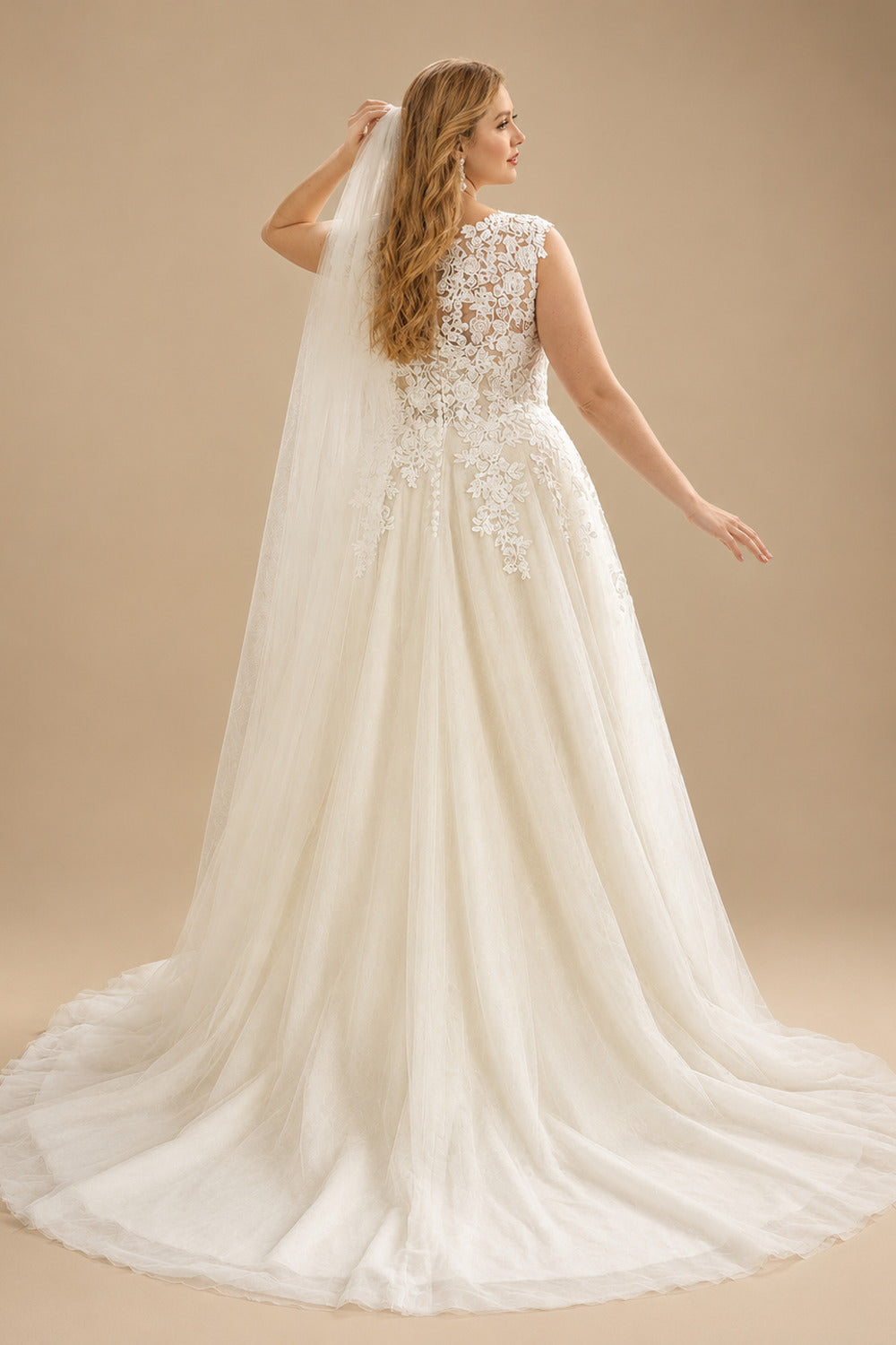 Rutipo Ivory Plus Size Ball-Gown V-Neck Sleeveless Sweep Train Tulle Wedding Dresses With Lace