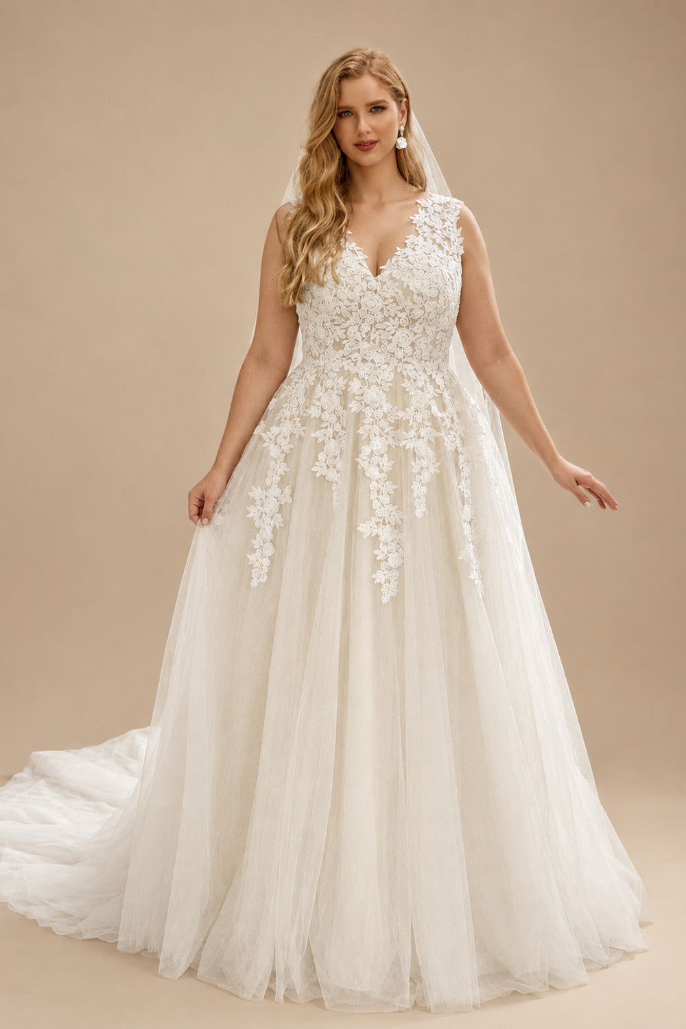 Rutipo Ivory Plus Size Ball-Gown V-Neck Sleeveless Sweep Train Tulle Wedding Dresses With Lace