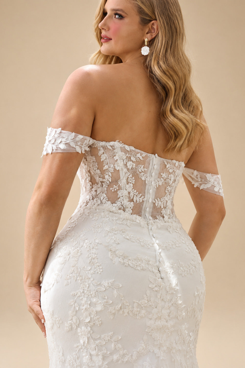 Rutipo White Plus Size Trumpet/Mermaid Off-The-Shoulder Court Train Lace Wedding Dresses