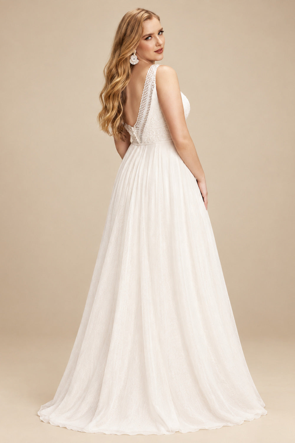 Rutipo Ivory Plus Size A-Line V-Neck Sleeveless Sweep Train Chiffon Wedding Dresses With Lace