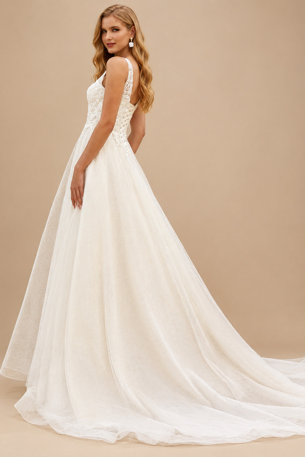 Rutipo Ivory Modest A-Line V-Neck Sleeveless Tulle Wedding Dresses With Appliques Lace