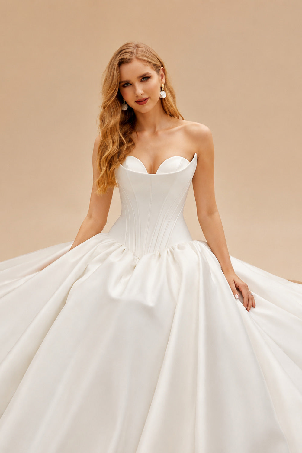 Rutipo Ivory Ball-Gown Sweetheart Sleeveless Court Train Wedding Dresses