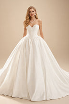 Rutipo Ivory Ball-Gown Sweetheart Sleeveless Court Train Wedding Dresses