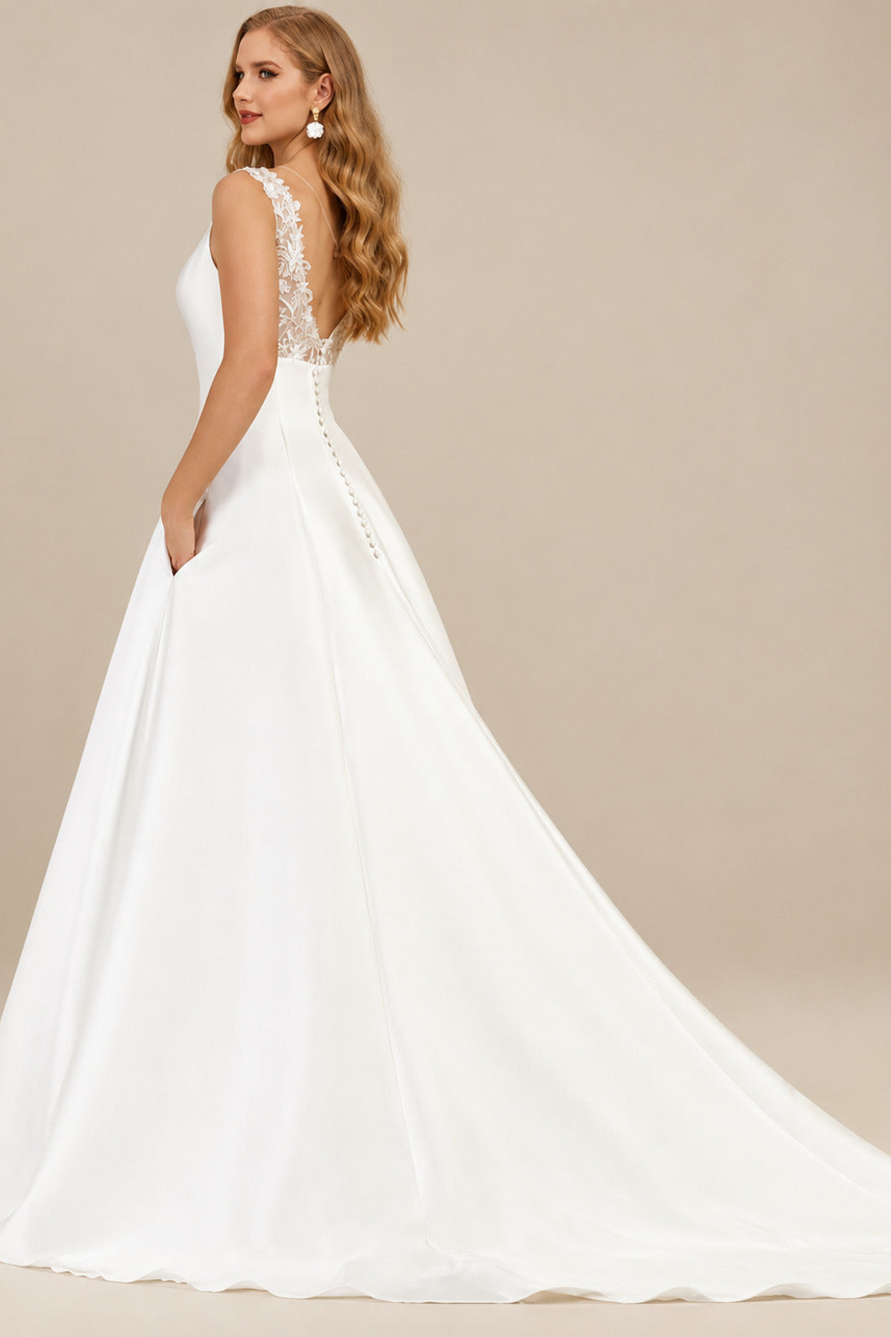 Rutipo Ivory A-Line Plunge Neck Sleeveless Chapel Train Wedding Dresses With Appliques Lace