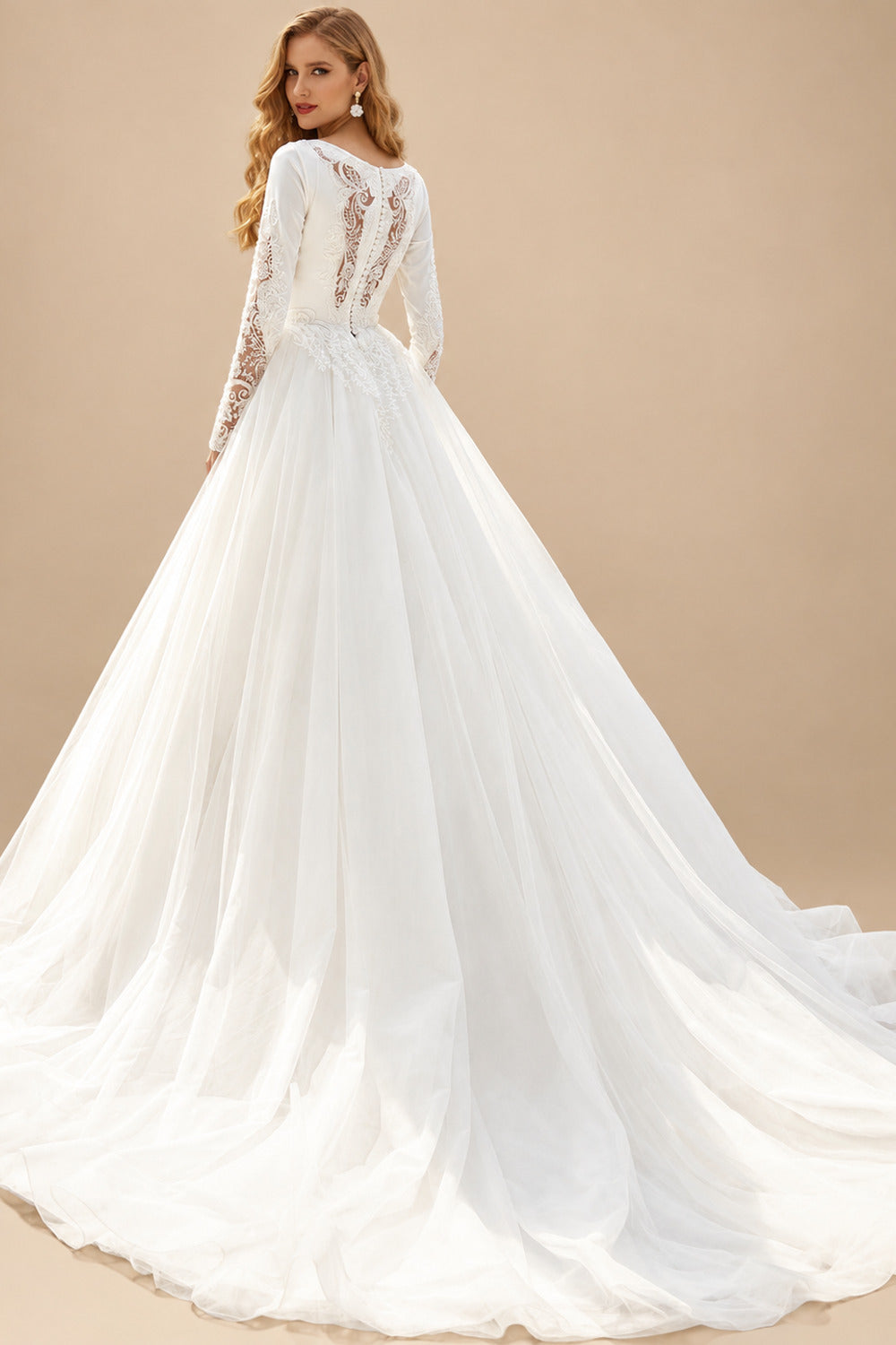 Rutipo Ivory Ball-Gown Scoop Neck Long Sleeves Chapel Train Organza Wedding Dress With Appliques Lace