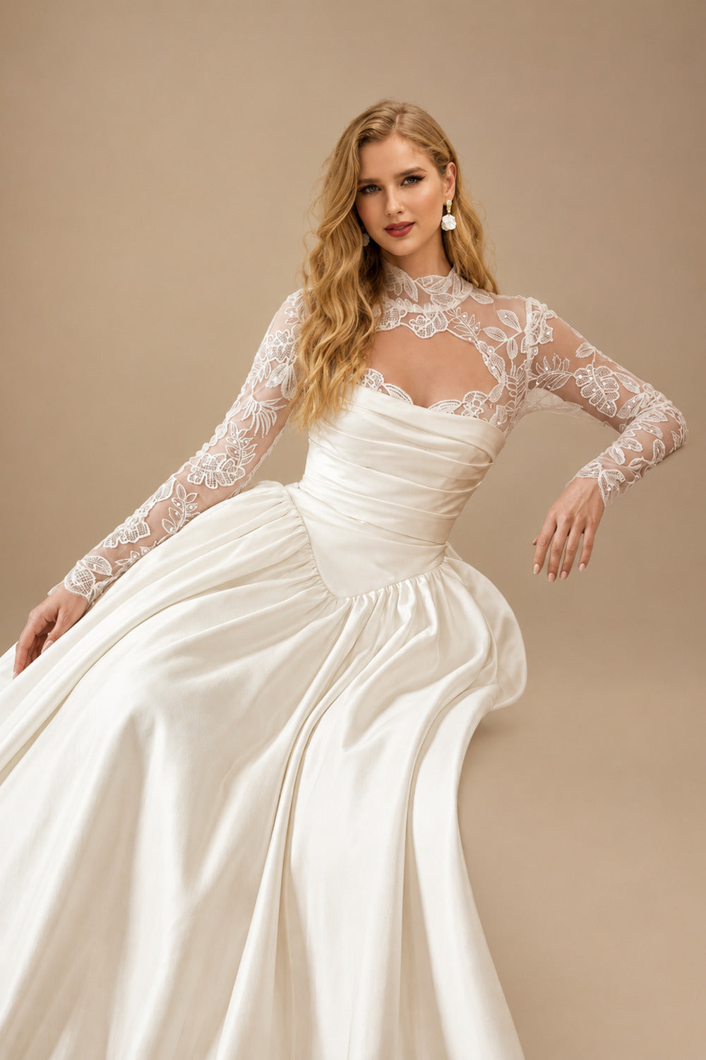 Rutipo Ivory A-Line/Ball-Gown Scoop Neck Long Sleeves Court Train Satin Wedding Dresses With Lace